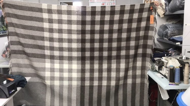 yak wool throw  blanket 200x150cm (small checkered)